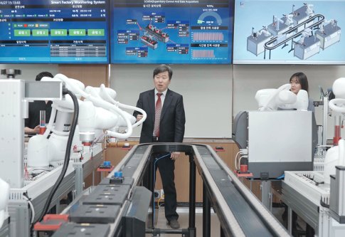 AI 融合机械系智能工厂实训室